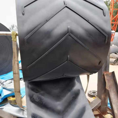 Cintura transportadora de borracha com padrão antiderrapante com padrão inclinado de 5 mm