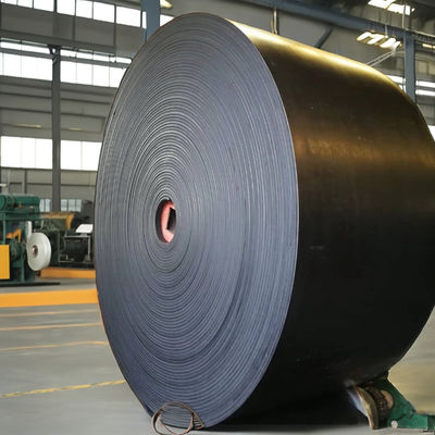 Cinturão transportador de fio de corda de alta resistência para transporte de material de grande comprimento e grande volume