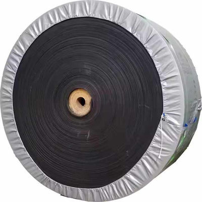 Cinturão transportador de corda de arame para transporte de material de grande comprimento e grande volume